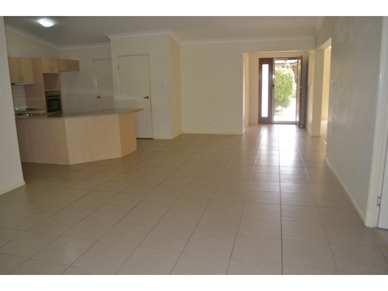 94 Roberts Drive, Maudsland QLD 4210