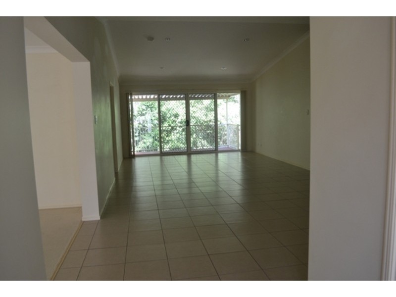 94 Roberts Drive, Maudsland QLD 4210