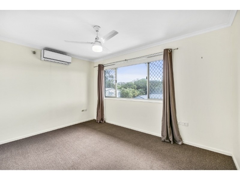 2 Pilgrim Place, Southport QLD 4215