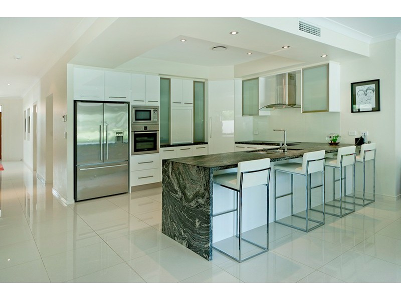 9111 Peter Senior Drive, Hope Island QLD 4212
