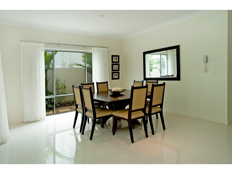 9111 Peter Senior Drive, Hope Island QLD 4212