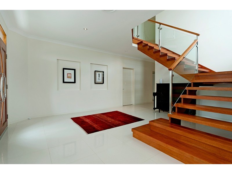 9111 Peter Senior Drive, Hope Island QLD 4212
