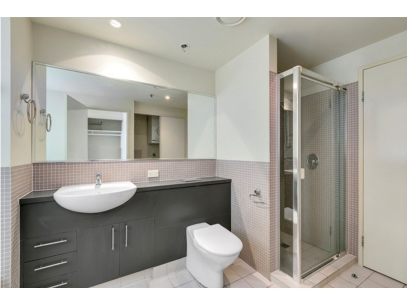 1005/360 Marine Parade, Labrador QLD 4215