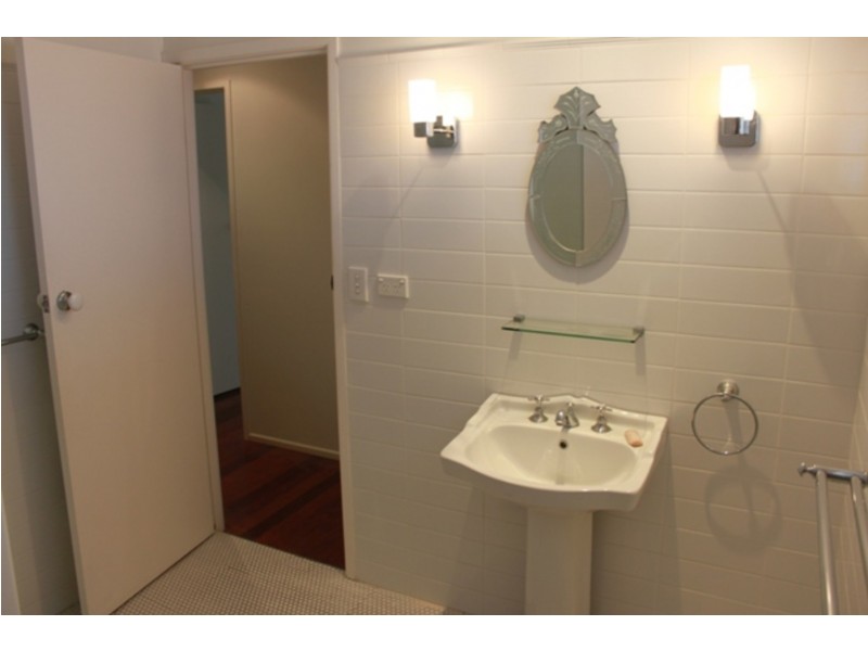 19 wallace Street, Southport QLD 4215