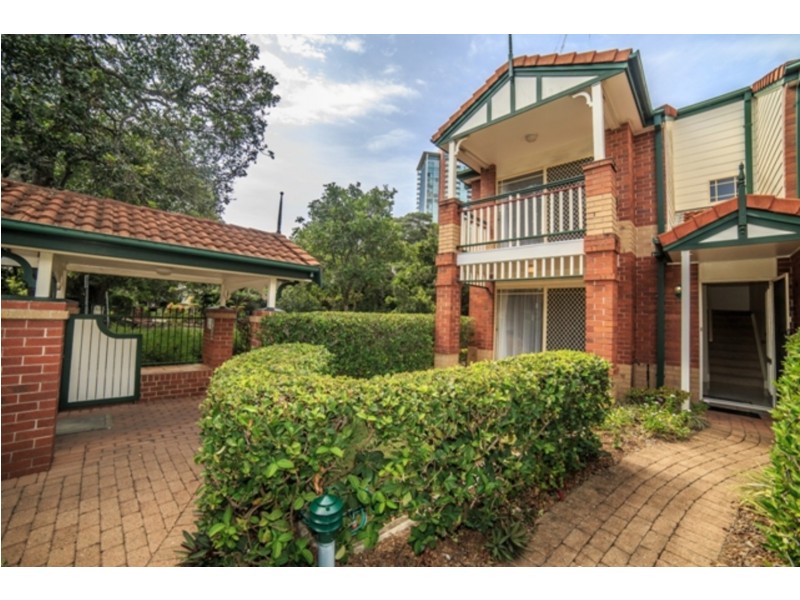 1/53 Bauer Street, Southport QLD 4215