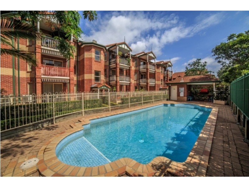 1/53 Bauer Street, Southport QLD 4215