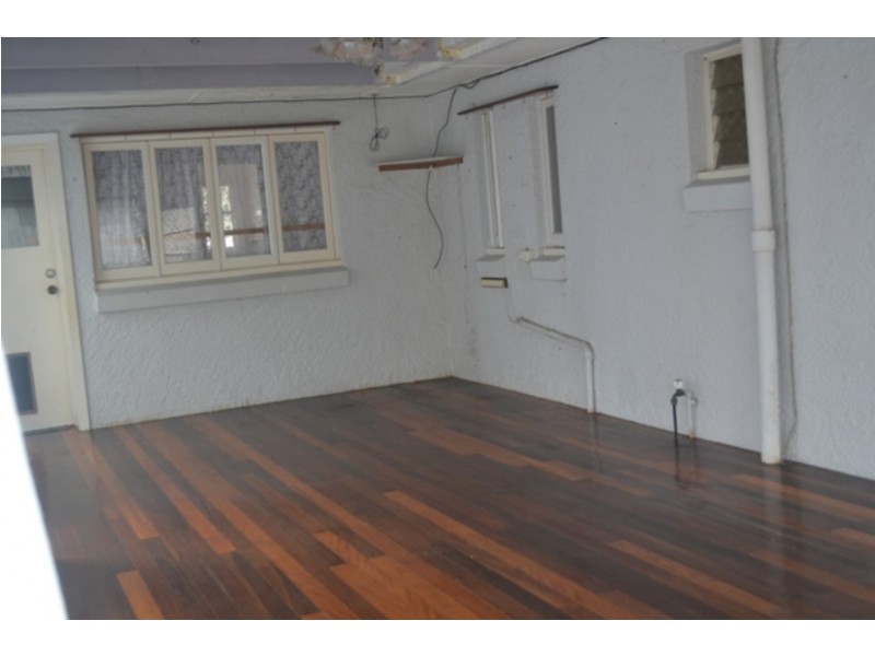 72 Falconer Street, Southport QLD 4215