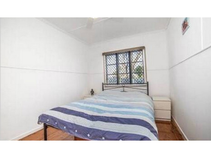 63 Central Street, Labrador QLD 4215