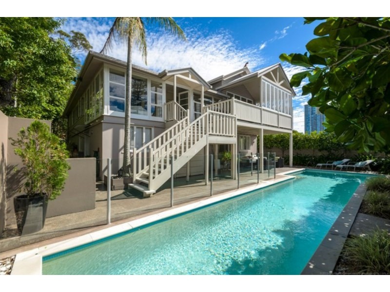 18 Lenneberg Street, Southport QLD 4215