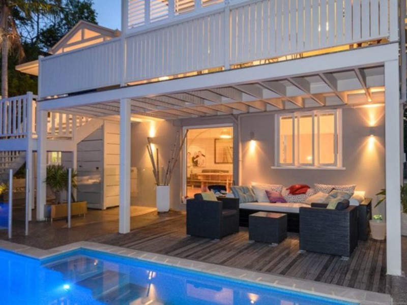 18 Lenneberg Street, Southport QLD 4215