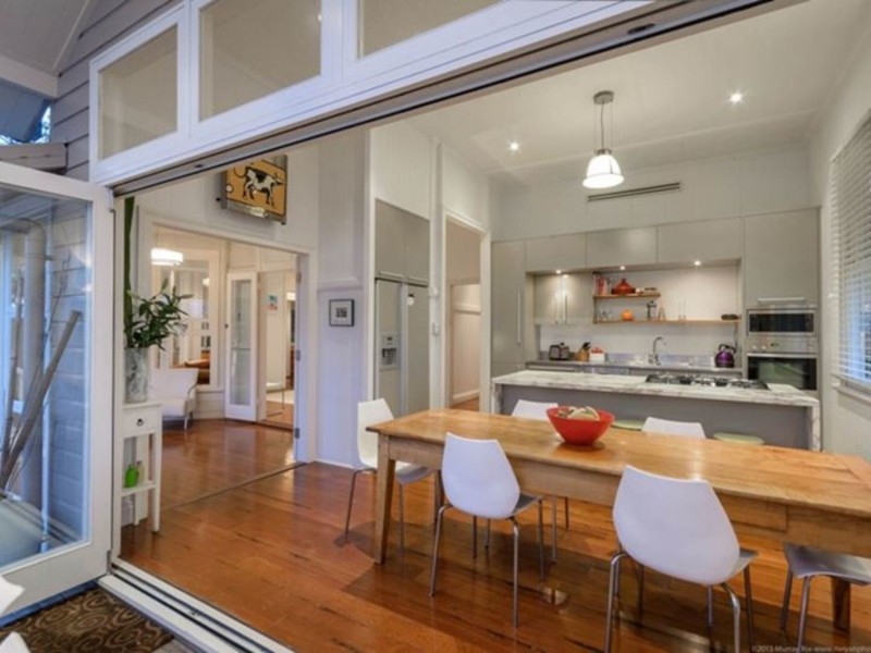 18 Lenneberg Street, Southport QLD 4215