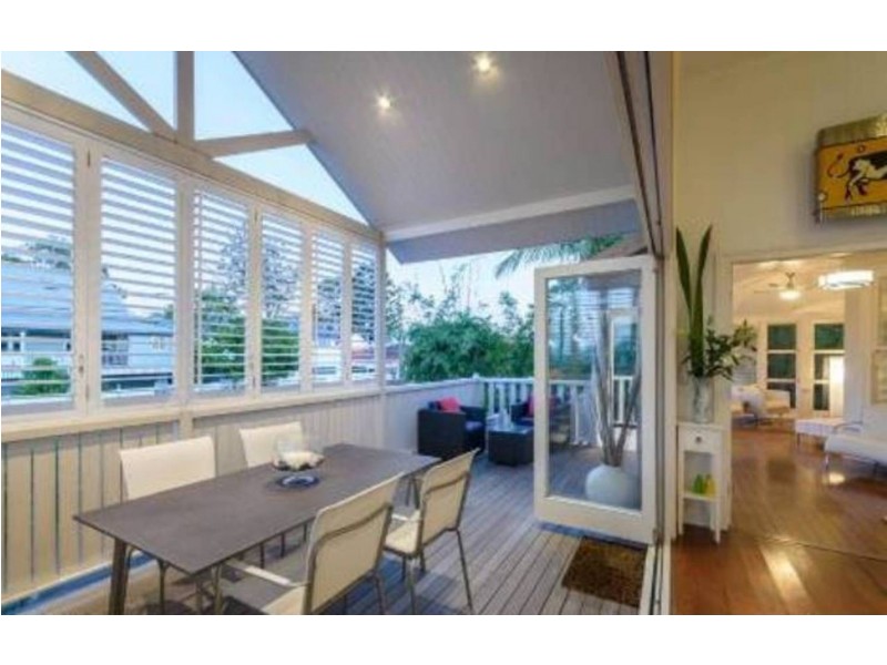 18 Lenneberg Street, Southport QLD 4215