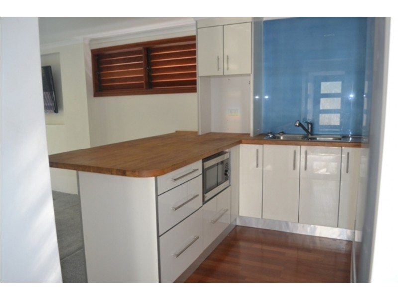 113 Kindra Avenue, Southport QLD 4215