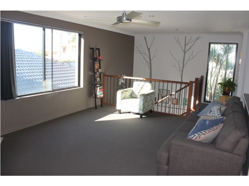 25 Killowill Avenue, Paradise Point QLD 4216