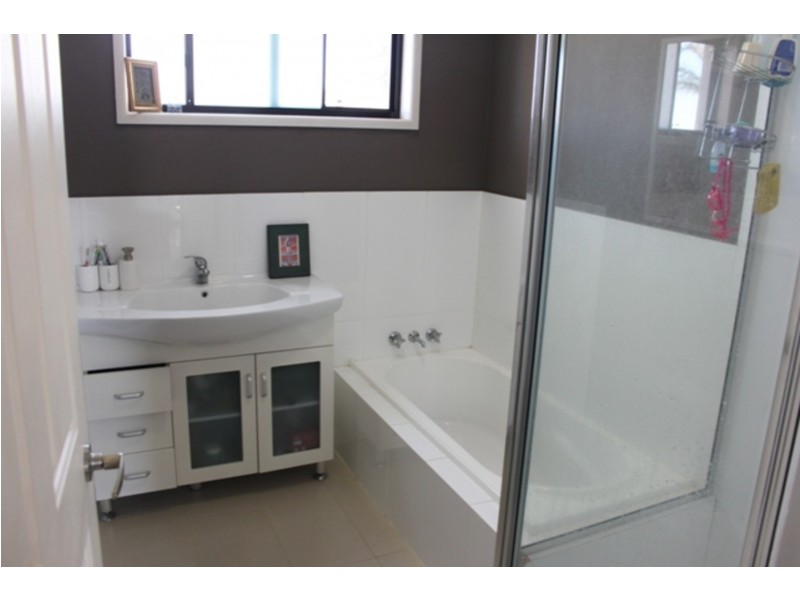 25 Killowill Avenue, Paradise Point QLD 4216