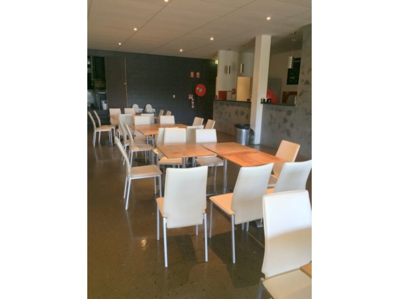 116 Ridgeway Avenue, Southport QLD 4215