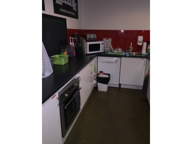 116 Ridgeway Avenue, Southport QLD 4215