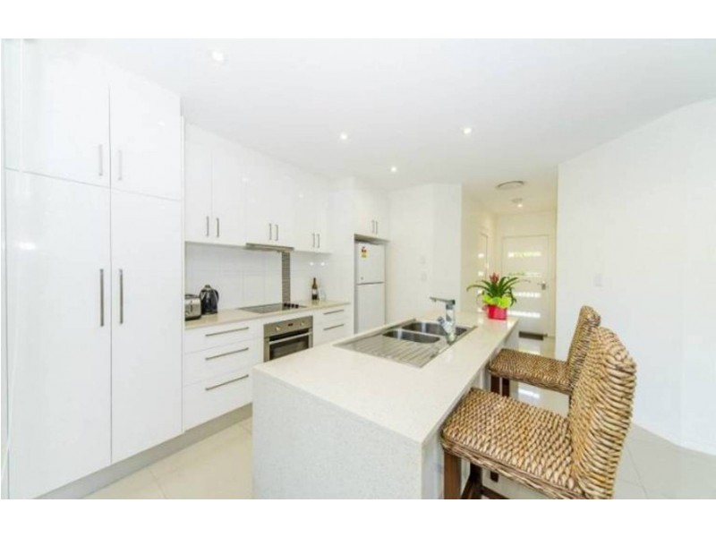 1/7 Penrock Parade, Labrador QLD 4215