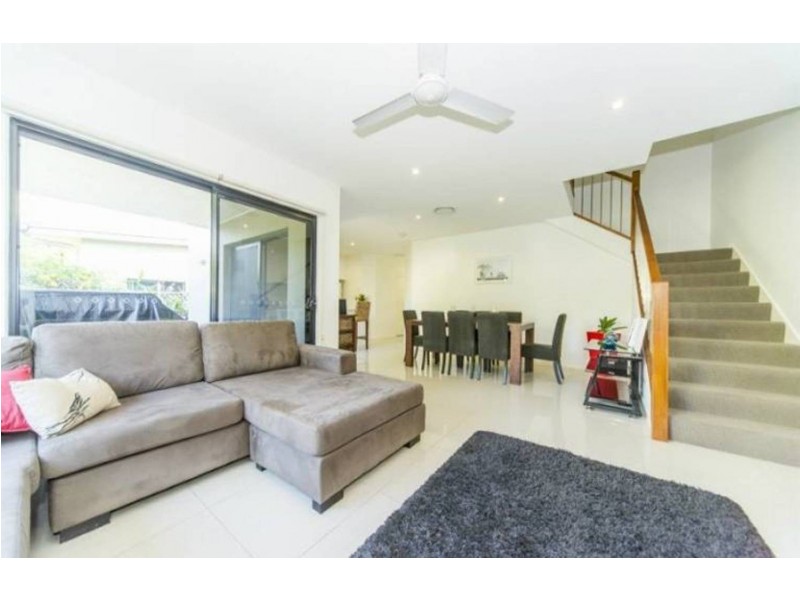 1/7 Penrock Parade, Labrador QLD 4215