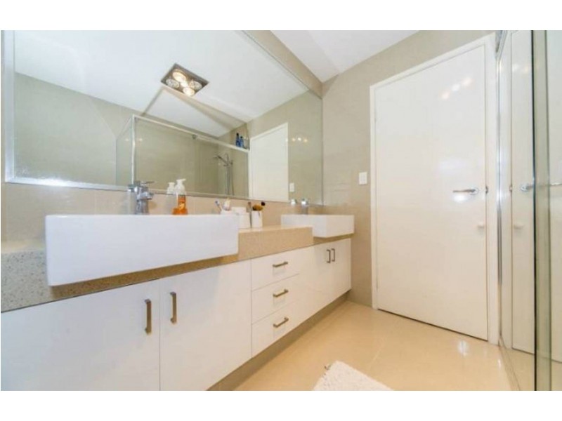 1/7 Penrock Parade, Labrador QLD 4215