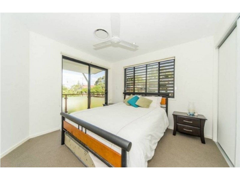 1/7 Penrock Parade, Labrador QLD 4215