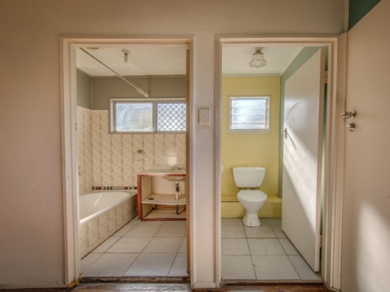 1/2 Ellen Street, Southport QLD 4215