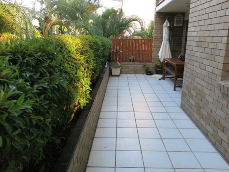 1/16 Rosewood Avenue, Broadbeach QLD 4218