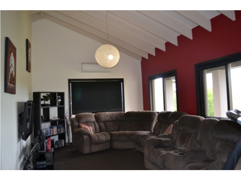 9 Milbong Terrace, Ashmore QLD 4214