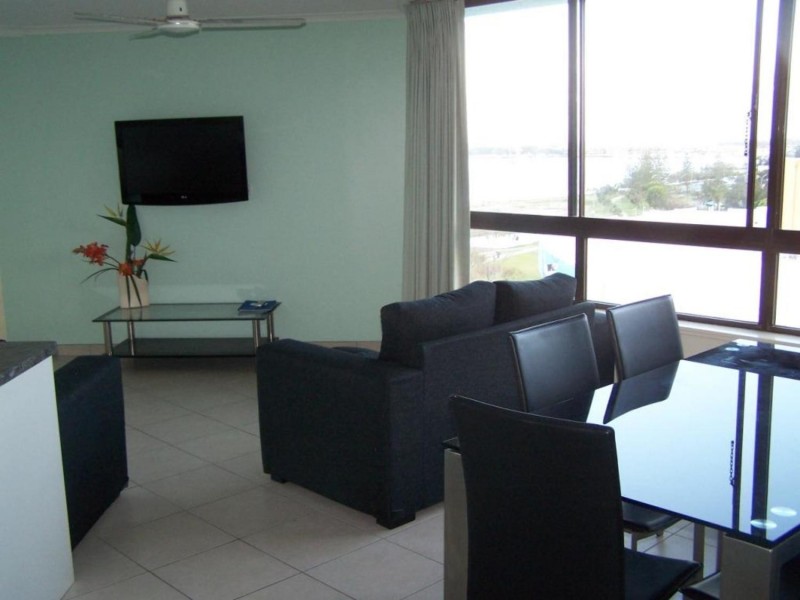 9C/114 Marine Parade, Southport QLD 4215