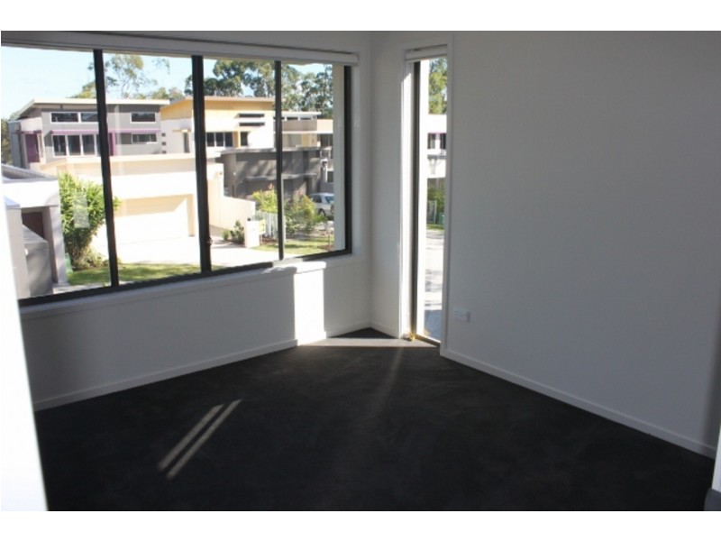 6 Tashey Court, Bundall QLD 4217