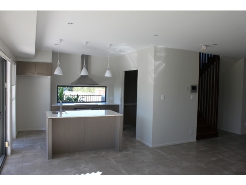 6 Tashey Court, Bundall QLD 4217