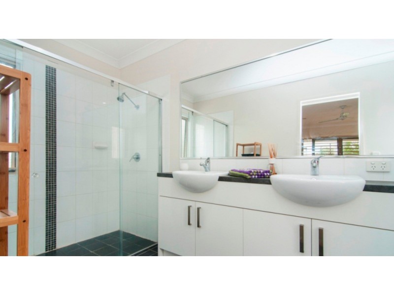 4/27 Government Road, Labrador QLD 4215