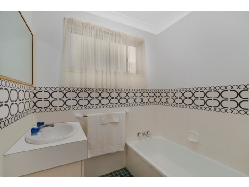 1 Forrest Avenue, Molendinar QLD 4214