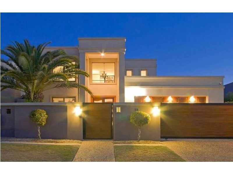 13 La Spezia Court, Isle Of Capri QLD 4217
