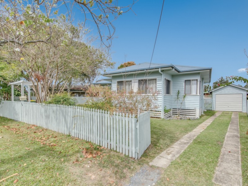 16 Deakin Avenue, Southport QLD 4215