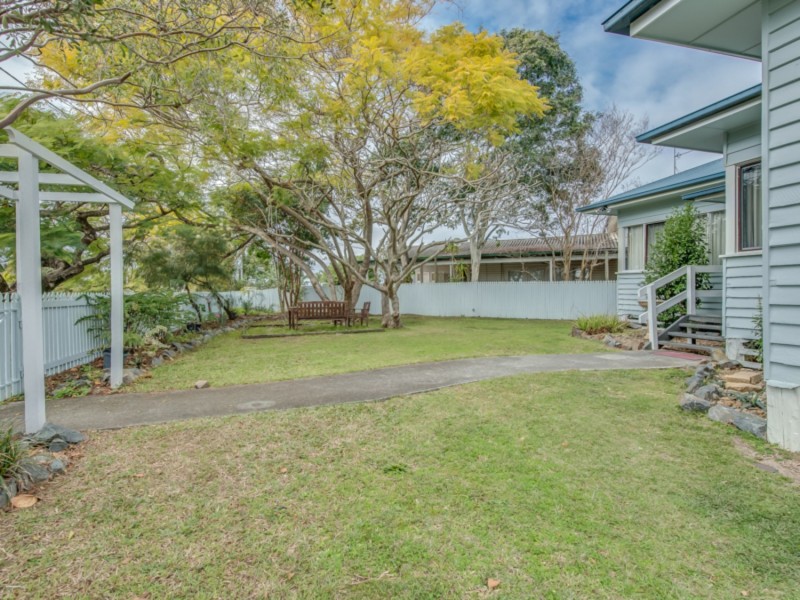 16 Deakin Avenue, Southport QLD 4215