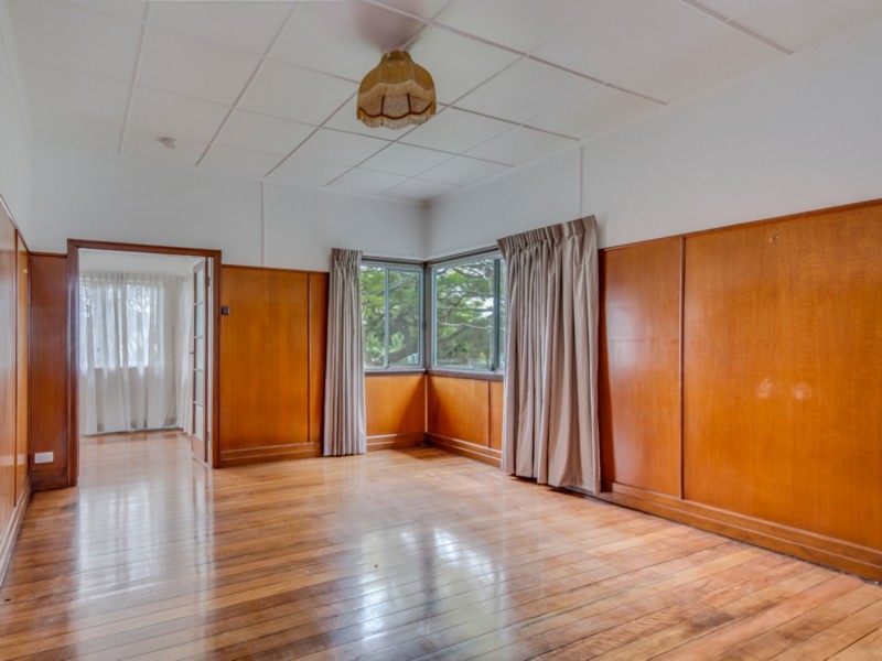 16 Deakin Avenue, Southport QLD 4215