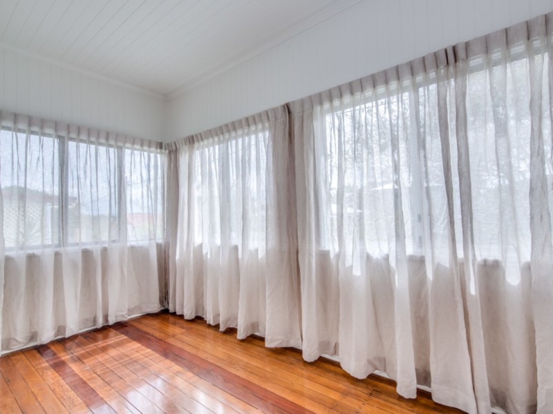 16 Deakin Avenue, Southport QLD 4215