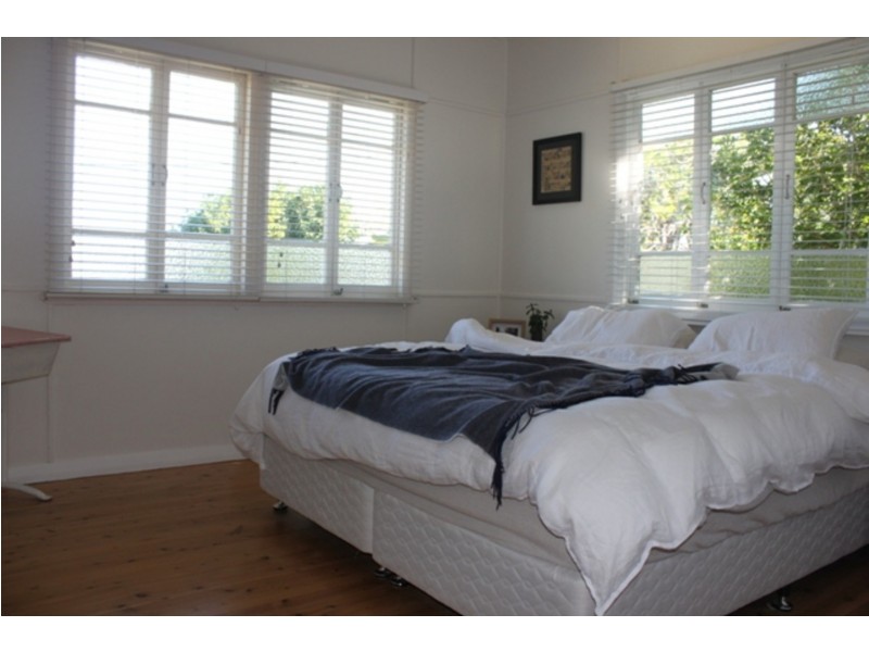 16 Mole Avenue, Southport QLD 4215