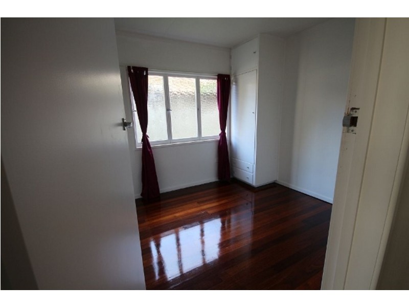 8 College Avenue, Southport QLD 4215