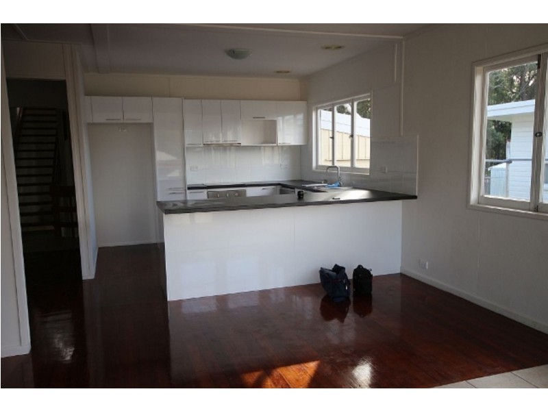 8 College Avenue, Southport QLD 4215