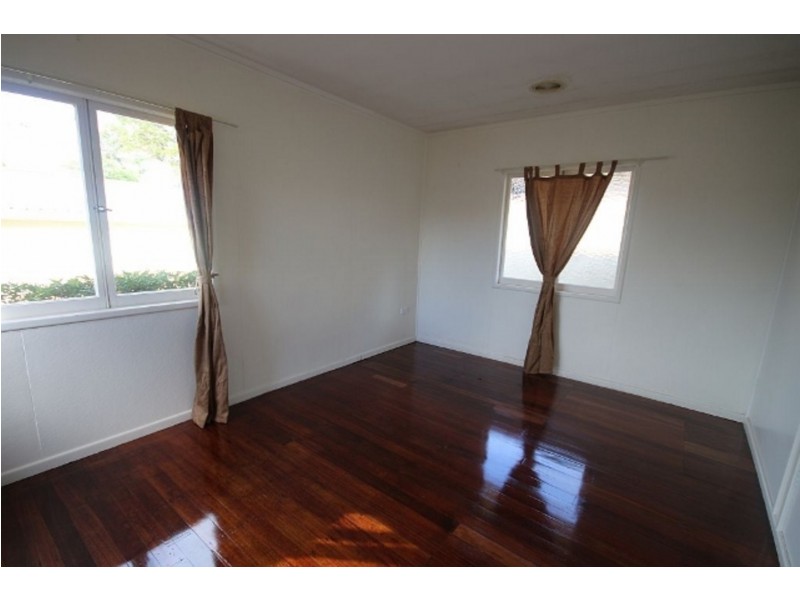 8 College Avenue, Southport QLD 4215