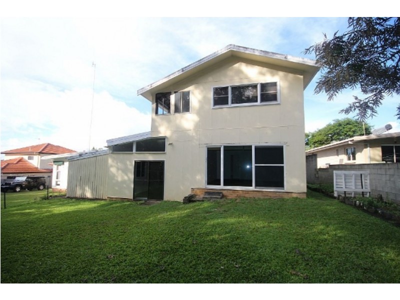 8 College Avenue, Southport QLD 4215