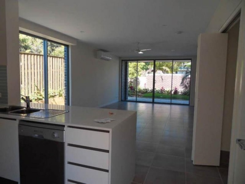 1/39 Gordon Street, Labrador QLD 4215