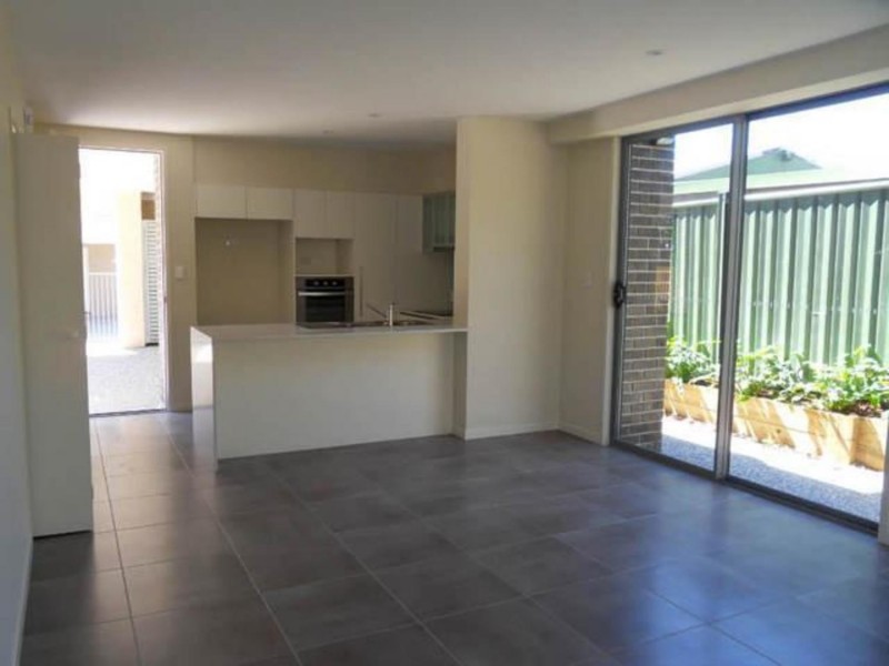 1/39 Gordon Street, Labrador QLD 4215