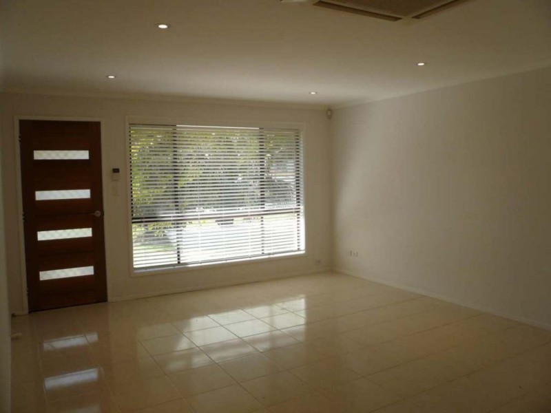 1/2 Burwood Court, Labrador QLD 4215