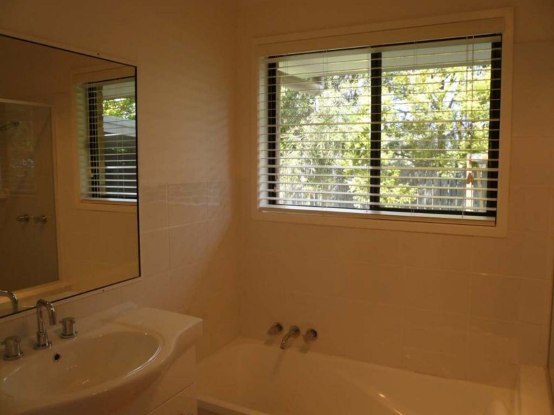 1/2 Burwood Court, Labrador QLD 4215