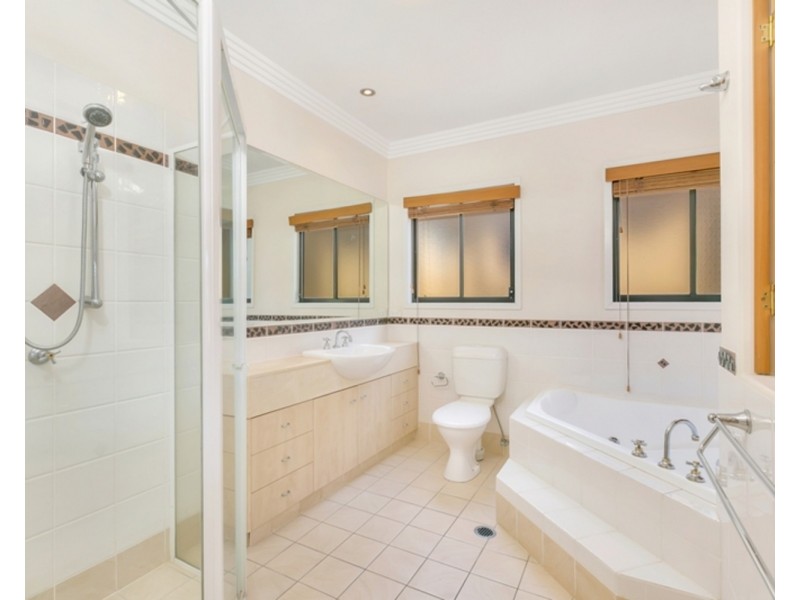 5 Yacht Street, Southport QLD 4215