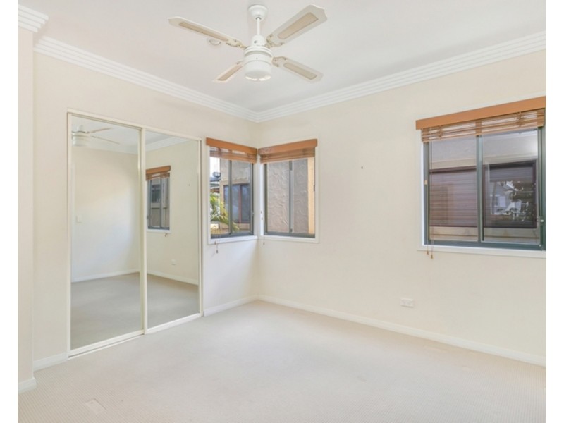 5 Yacht Street, Southport QLD 4215