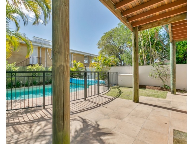 5 Yacht Street, Southport QLD 4215